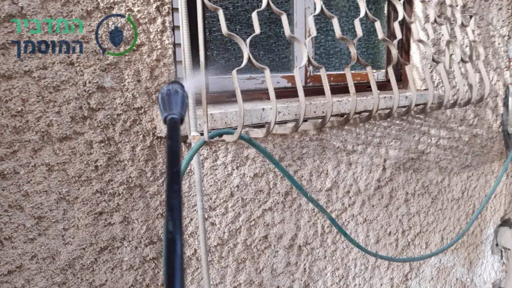 ריסוס הדברה לג'וקים נמלים ומזיקים שונים בדירת קרקע 5 חדרים כולל המעטפת החיצונית בדימונה