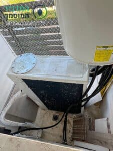 ניקיון והתקנת רשת מקצועית במסתור כביסה כולל חיטוי עם גרניק לחץ מים