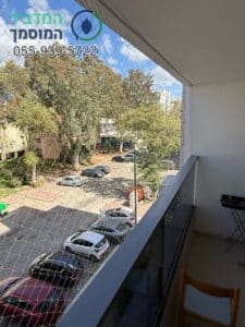 התקנת רשת למניעת כניסה של ציפורים למרפסת של דירה