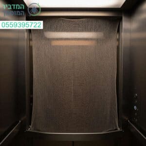 פתרון מקצועי ואיכותי להתקנת רשתות יונים בפיר המעלית להגנה מלאה ושקט נפשי